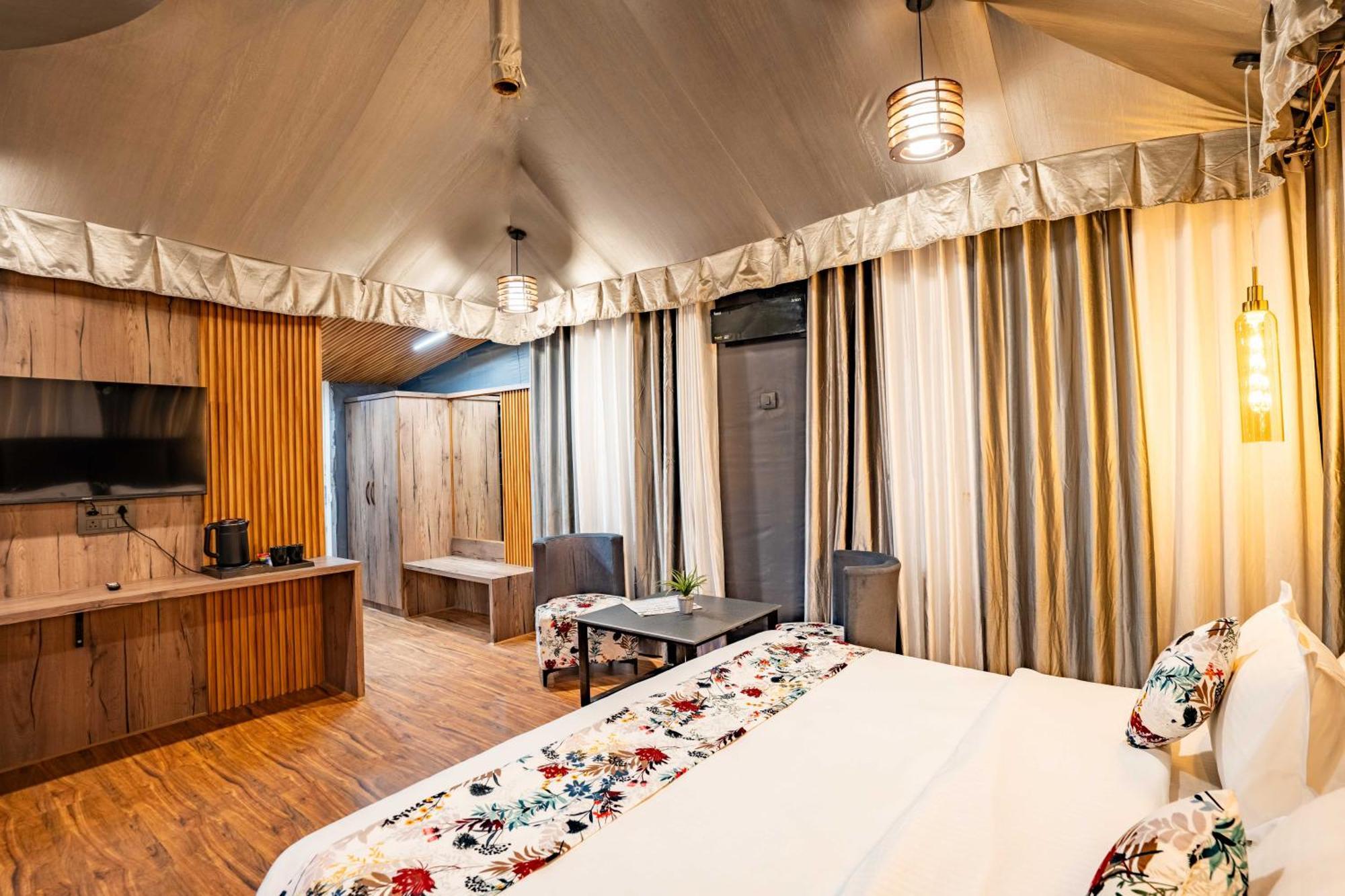 The Whispering Oaks Hotel Nainital Ngoại thất bức ảnh
