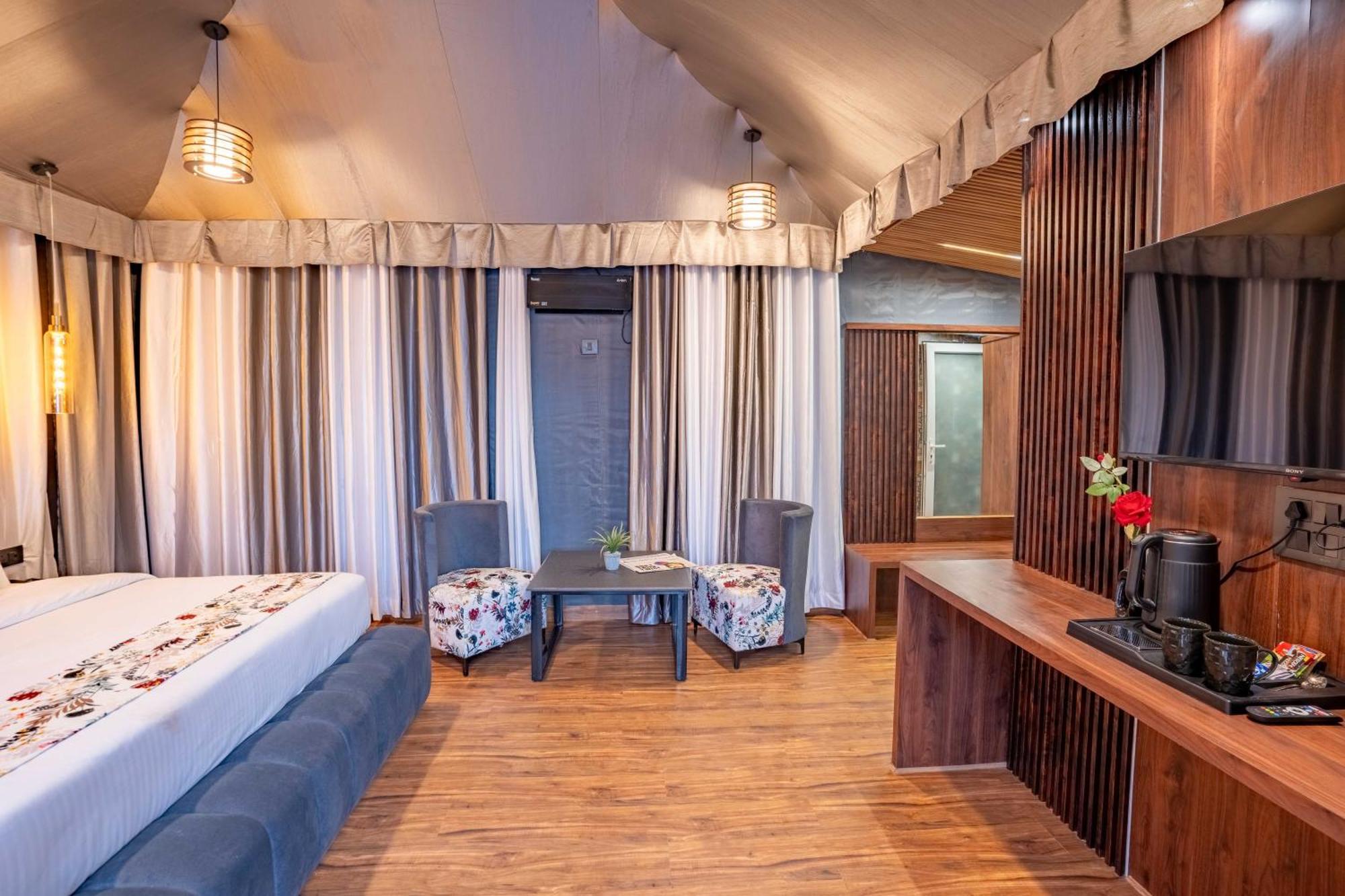 The Whispering Oaks Hotel Nainital Ngoại thất bức ảnh