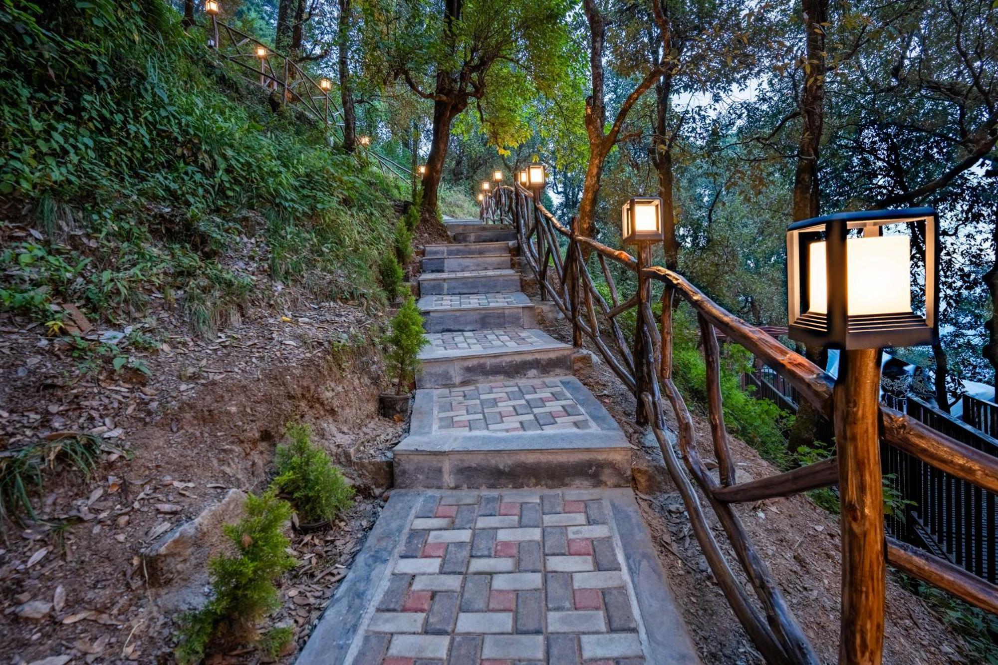 The Whispering Oaks Hotel Nainital Ngoại thất bức ảnh